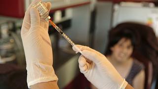 Vacunarse contra la gripe durante el embarazo beneficiaría al bebé