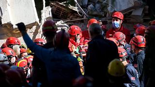 Turquía: Alcaldía de Esmirna estima que el terremoto dejó a 180 personas atrapadas