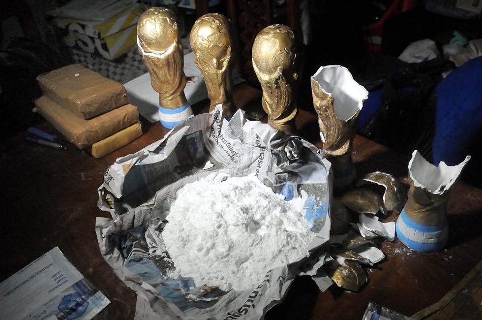 Argentina: Incautan droga escondida en trofeos falsos del Mundial