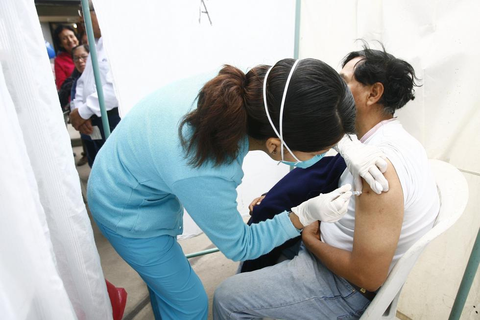 En mayo se inició una campaña de vacunación en Piura. Se pusieron a disposición 80 mil vacunas.