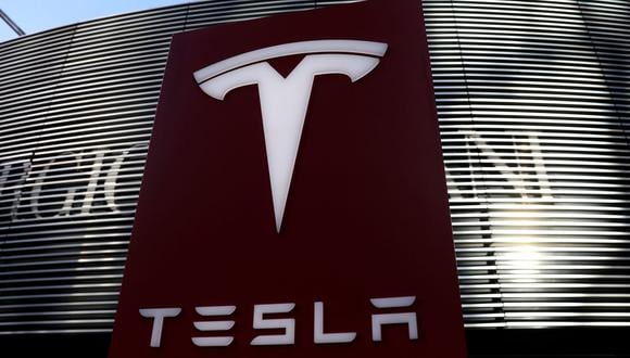 Las acciones de Tesla, que consiguieron multiplicar más de ocho veces su valor el año pasado, habían cerrado con un alza de casi un 8% el jueves. (Foto: Reuters)