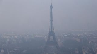 París restringe tráfico vehicular para frenar alta contaminación