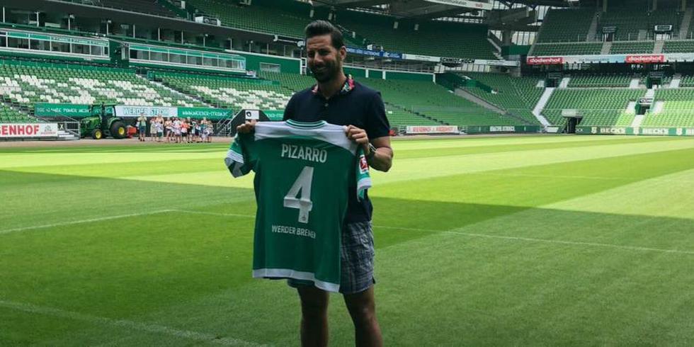 Claudio Pizarro presentado como jugador de Werder Bremen (Foto: Werder Bremen).