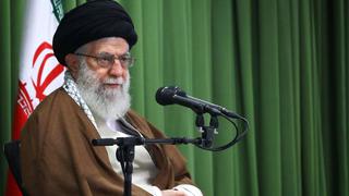 El ayatola Alí Jameneí dice que la “amarga” tragedia del avión no debe eclipsar el “sacrificio” de Soleimani