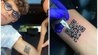 Joven se tatúa el código QR de su certificado de vacunación: lo hace para evitarse problemas al viajar
