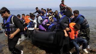 Detienen a miembros de ONG por tráfico de migrantes y falsificación en Grecia