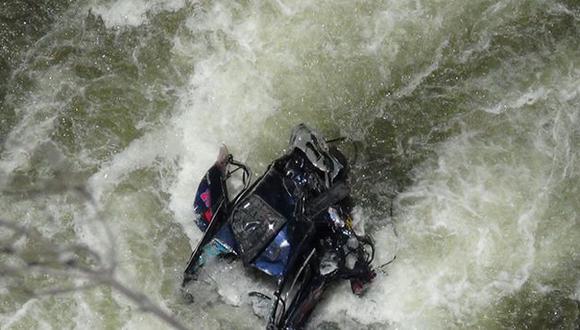 Junín: Cinco hinchas del Sport Águila mueren tras caer con auto al río Tarma. (Andina)