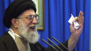 Ayatolá Ali Jamenei: "'Muerte a EE.UU.' es una frase dirigida a Trump, no al pueblo estadounidense"