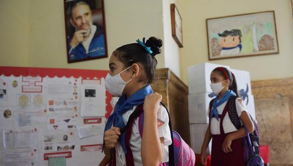 En La Habana, actual epicentro de la pandemia, y en la mayoría de las escuelas del país las clases presenciales están suspendidas desde el pasado 15 de enero. (Foto: YAMIL LAGE / AFP)