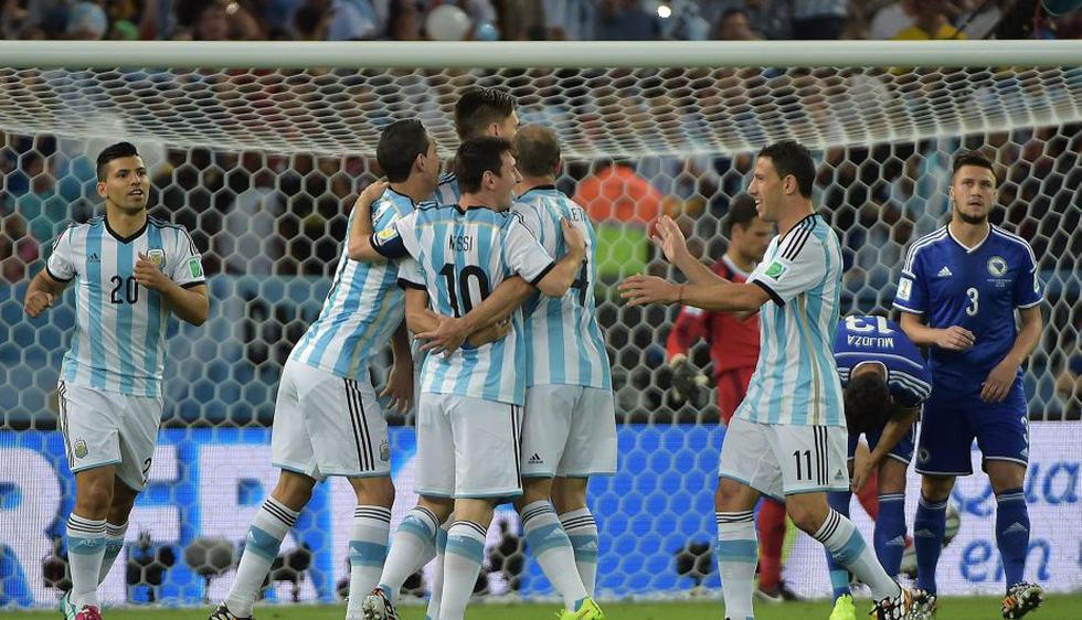 Argentina ganó a Bosnia gracias a un autogol de Kolasinac y un gol de Lionel Messi. (AFP)