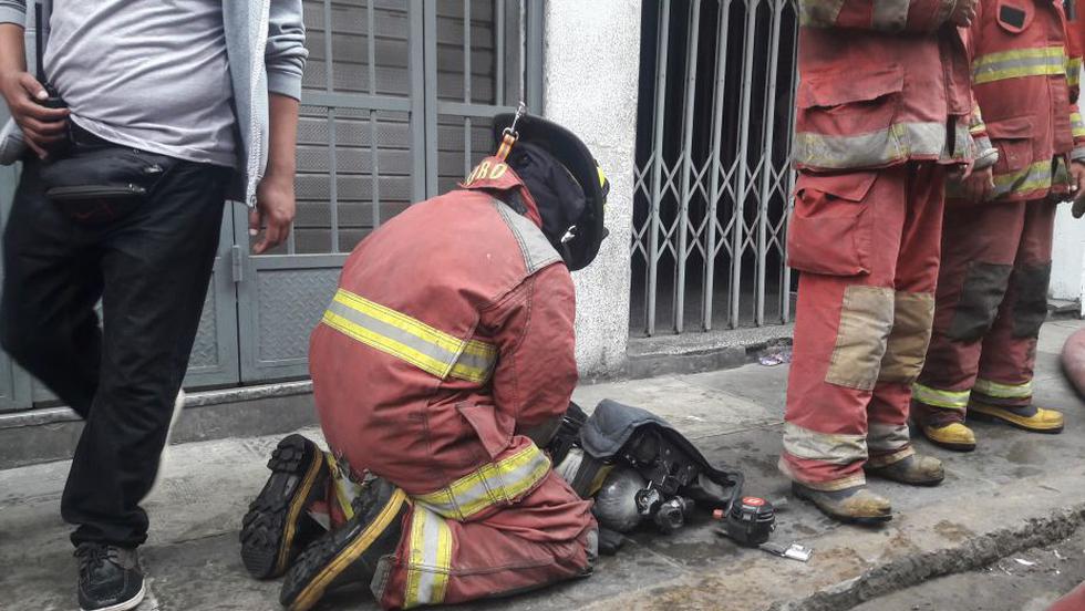 Incendio en Centro de Lima: 150 bomberos atienden la emergencia en la galería La Cochera. (Diego Daza)