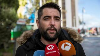 Continúa la polémica en España por humorista que se sonó la nariz con la bandera