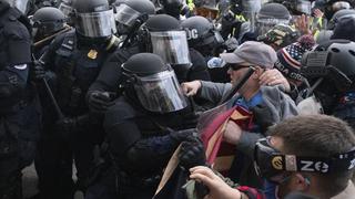 EE.UU.: Policías comparan el asalto al Capitolio con una batalla medieval de bárbaros 