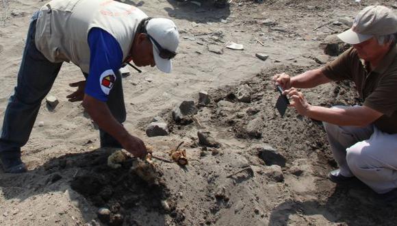 Restos prehispánicos fueron desenterrados. (Alan Benites)