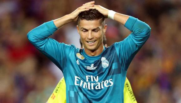 Le mostraron tarjeta roja a Cristiano Ronaldo y el portugués reaccionó empujando al árbitro. (EFE)