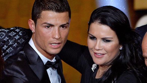 Cristiano Ronaldo junto a su hermana Katia Aveiro. (AFP)
