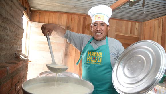 Marco Antonio Condori Chávez tiene 45 años, es padre soltero de 3 hijos, director técnico de profesión, emprendedor, ganador de certámenes culinarios.
