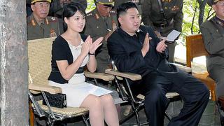 Corea del Norte: Primera dama se exhibe con artículo de lujo