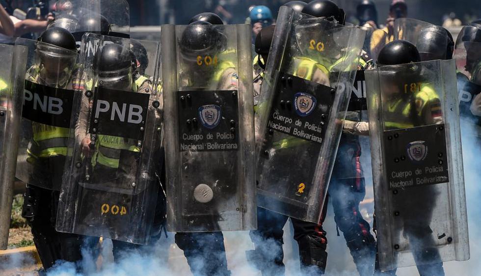 Continúan protestas en Venezuela para exigir restitución de facultades del Parlamento. (AFP)