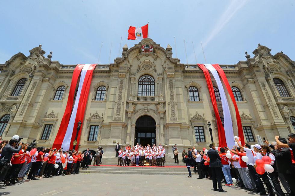Palacio de Gobierno se viste rojo y blanco antes del Perú vs. Nueva Zelanda. (Presidencia)