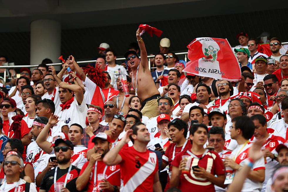 ¡Con tu voto! La hinchada peruana puede ganar el premio FIFA a la mejor afición. (Getty)