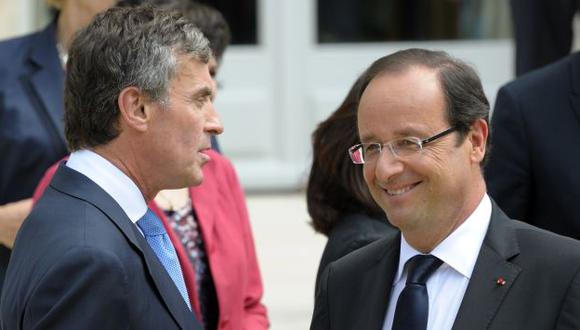 Hollande y su ministro de Presupuesto, Jerome Cahuzac. (Reuters)