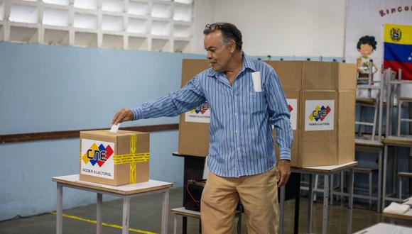 En las elecciones del domingo, la coalición del presidente Nicolás Maduro obtuvo el triunfo en más del 90 % de los 335 concejos municipales del país. (Foto: EFE)