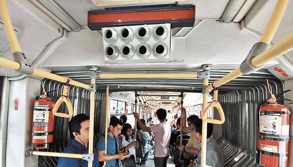 Novedad. Ventiladores han sido instalados en algunos buses. (César Martinez)