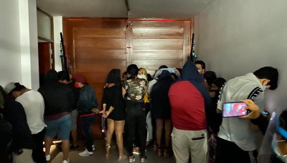 Chiclayo: operativo en bares y viviendas sorprendió a 200 personas festejando en plena pandemia