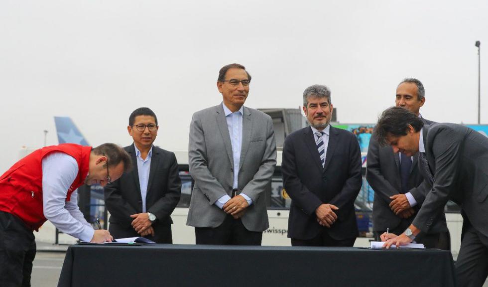 Acompañan ministro de Transportes y Comunicaciones, Edmer Trujillo y ministro de Comercio Exterior y Turismo, Rogers Valencia. (Presidencia)
