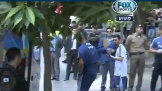 Messi firmó autógrafo a niño que asustó a agentes de seguridad [VIDEO]