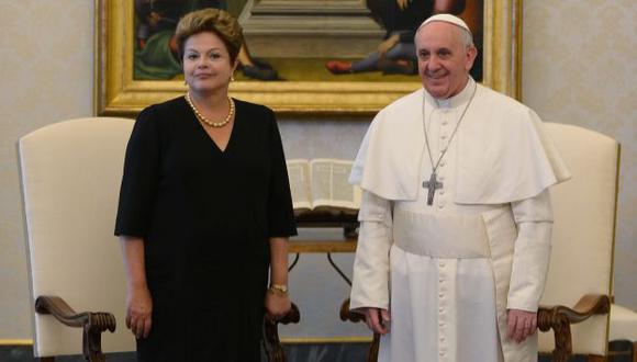 QUÍMICA. Dilma Rousseff tuvo ameno encuentro con el Papa. (AP)