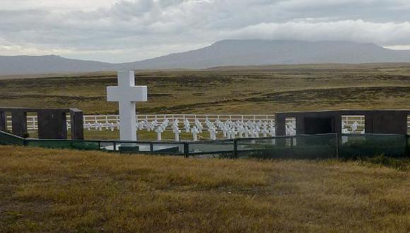 Cementerio en Las Malvinas para los caídos en la guerra de 1982 entre Argentina y Reino Unido. (AP)