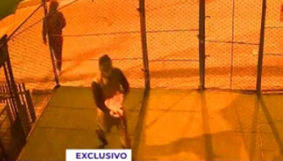 Dos extorsionadores atentaron contra un colegio en San Juan de Lurigancho. (Foto: captura TV)