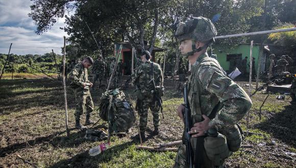 El Ejército colombiano emitió un comunicado señalando que están investigando el caso de los ocho soldados enfermos. (Foto: SCHNEYDER MENDOZA / AFP)