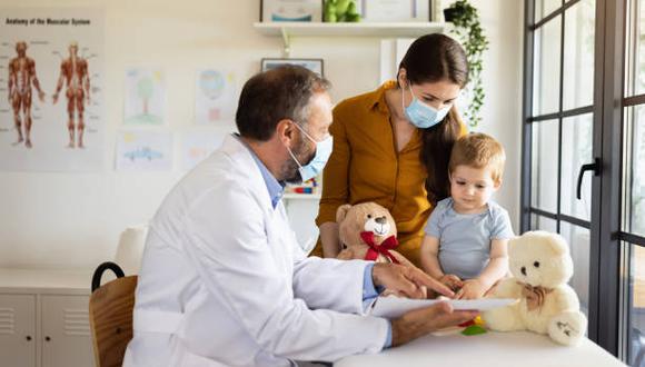 Los urólogos pediátricos se preparan para enfocar su atención en las necesidades especiales de los infantes y sus padres a fin de crear un entorno cómodo y de confianza para el menor.