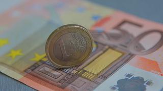 Sacan 14,000 millones de euros de bancos de Grecia por la crisis