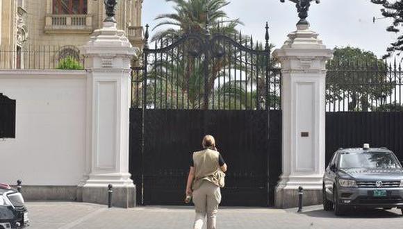 Portón de Desamparados, uno de los accesos a Palacio de Gobierno. (Javier Zapata)