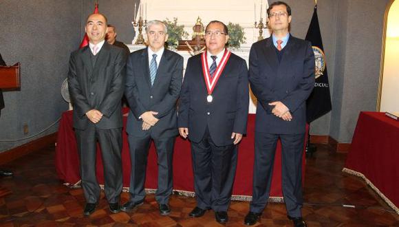 Miguel Palomino Bonilla, Javier Escobal D´Angelo y Gustavo Yamada Fukusaki juraron ante el presidente del Poder Judicial, Víctor Ticona. (Difusión)