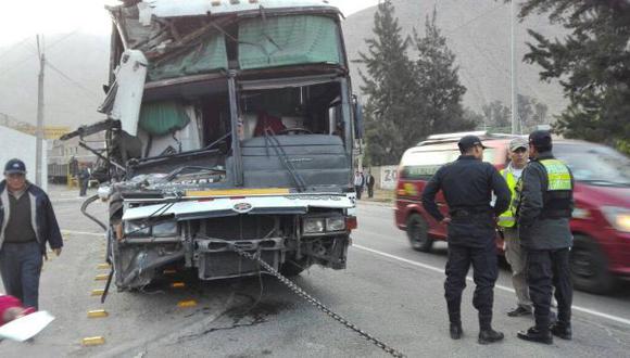 Seis heridos dejó el choque de un bus interprovincial contra un tren en Huarochirí. (Pedro Pacheco)