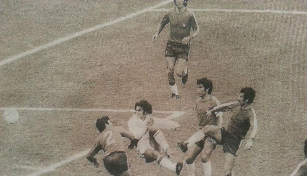 Golazo de chalaca de Juan Carlos Oblitas en el triunfo sobre Chile por 3-1 en la Copa América de 1975.