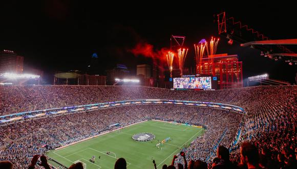 Una multitud de 74,479 personas abarrotaron el estadio Bank of America para presenciar el partido entre Charlotte Football Club y Los Angeles Galaxy, válido por la MLS. | Crédito: @ussoccer / Twitter
