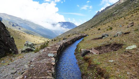 AQUAFONDO implementa soluciones basadas en la naturaleza que permiten una contribución concreta a la seguridad hídrica de Lima, tales como; la rehabilitación de canales ancestrales conocidos como amunas.