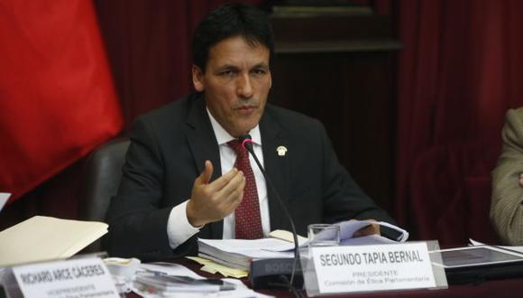 &quot;Las decisiones se toman entre todos los parlamentarios que conforman esta comisión&quot;. manifestó. (Perú21)