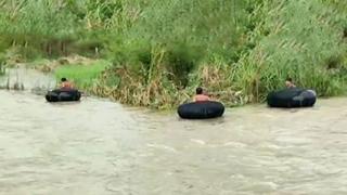 Ciudadanos de Chiclayo utilizan cámaras de llantas para trasladarse en medio de inundación