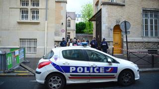 París: Un hombre se suicida ante varios niños en un nido