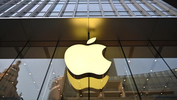 "Apple logró un poder monopolístico en el mercado estadounidense para las aplicaciones de iOS al cerrar la puerta a todos los potenciales competidores", dice la denuncia. (Foto: AFP)