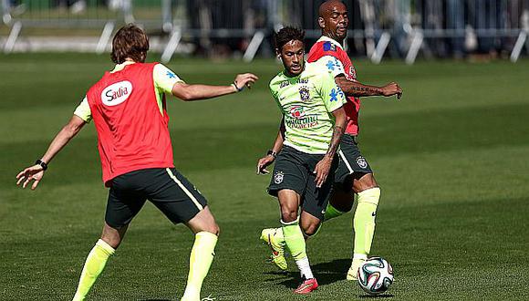 Neymar durante la práctica de la selección brasileña en Teresópolis. (EFE)