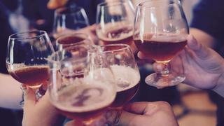 ¿Cómo disminuir la resaca por el exceso de alcohol?