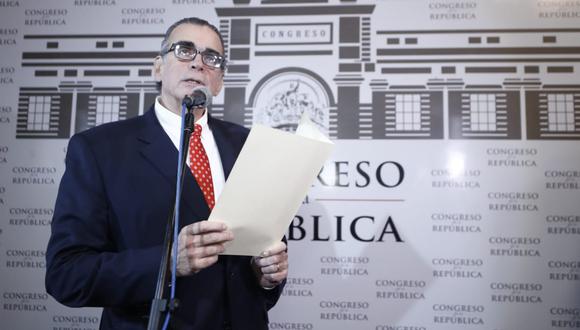 El presidente del Congreso, Pedro Olaechea, leyó su pronunciamiento y se retiró sin dar declaraciones a los periodistas. (Foto: César Campos)
